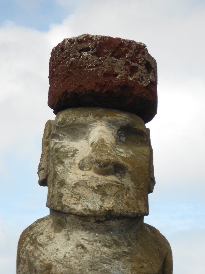 Closeup-of-restored-moai-with-red-scoria-pukao.-Photo-by-Sean-Hixon-Penn-State.